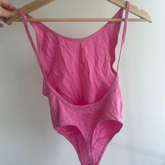 TNA Aritzia 90s Style Bodysuit - Picture 2 of 3